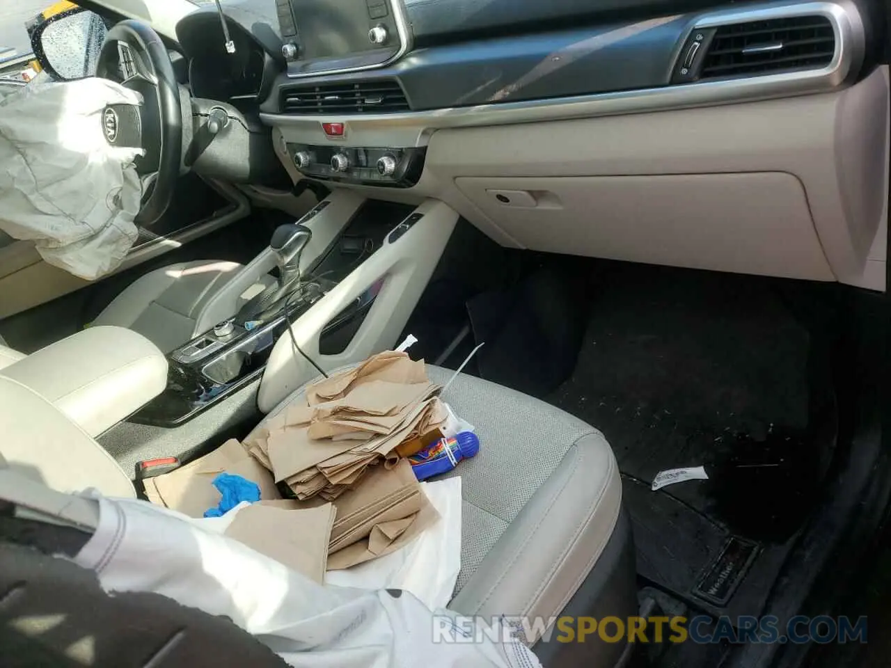 8 Photograph of a damaged car 5XYP64HC6LG019413 KIA TELLURIDE 2020