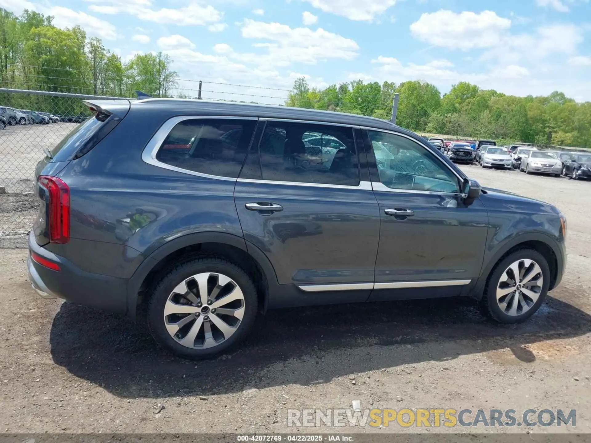 13 Photograph of a damaged car 5XYP64HC7LG018450 KIA TELLURIDE 2020