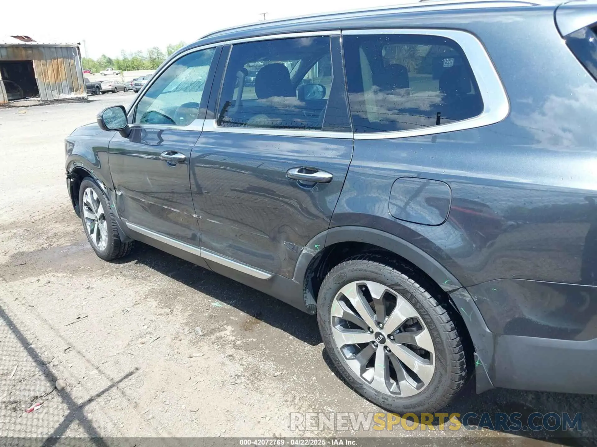 17 Photograph of a damaged car 5XYP64HC7LG018450 KIA TELLURIDE 2020