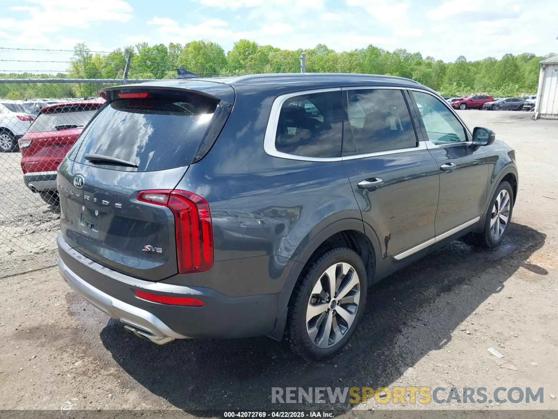 4 Photograph of a damaged car 5XYP64HC7LG018450 KIA TELLURIDE 2020
