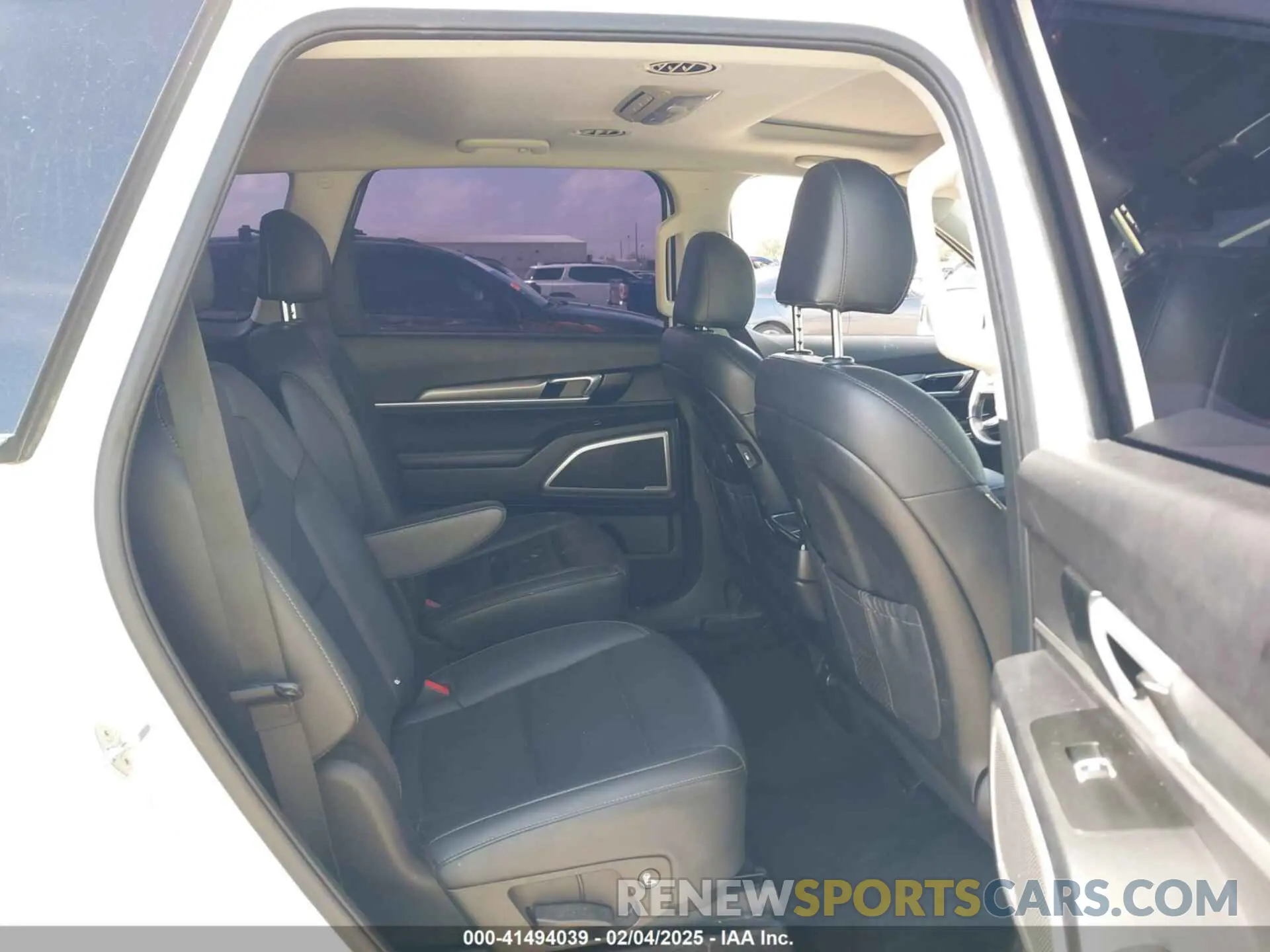 8 Photograph of a damaged car 5XYP64HC7LG063534 KIA TELLURIDE 2020