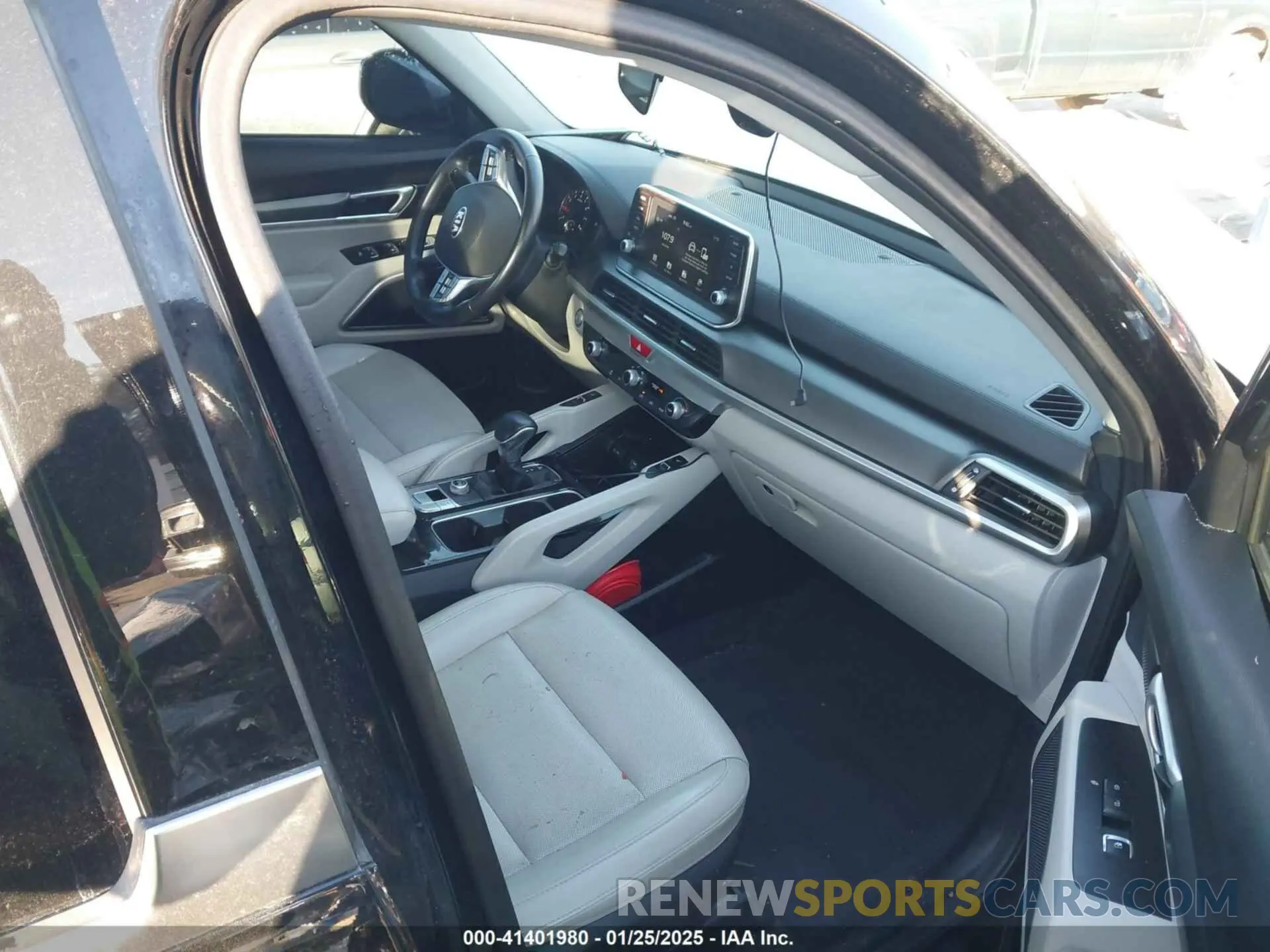 5 Photograph of a damaged car 5XYP64HC9LG012245 KIA TELLURIDE 2020
