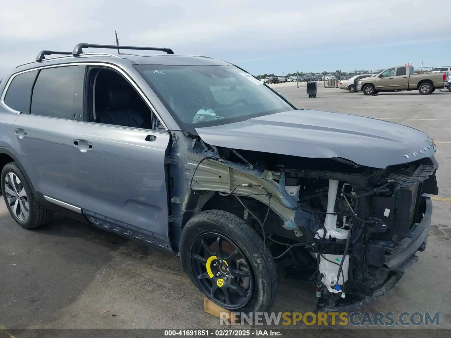 18 Photograph of a damaged car 5XYP64HC9LG016294 KIA TELLURIDE 2020