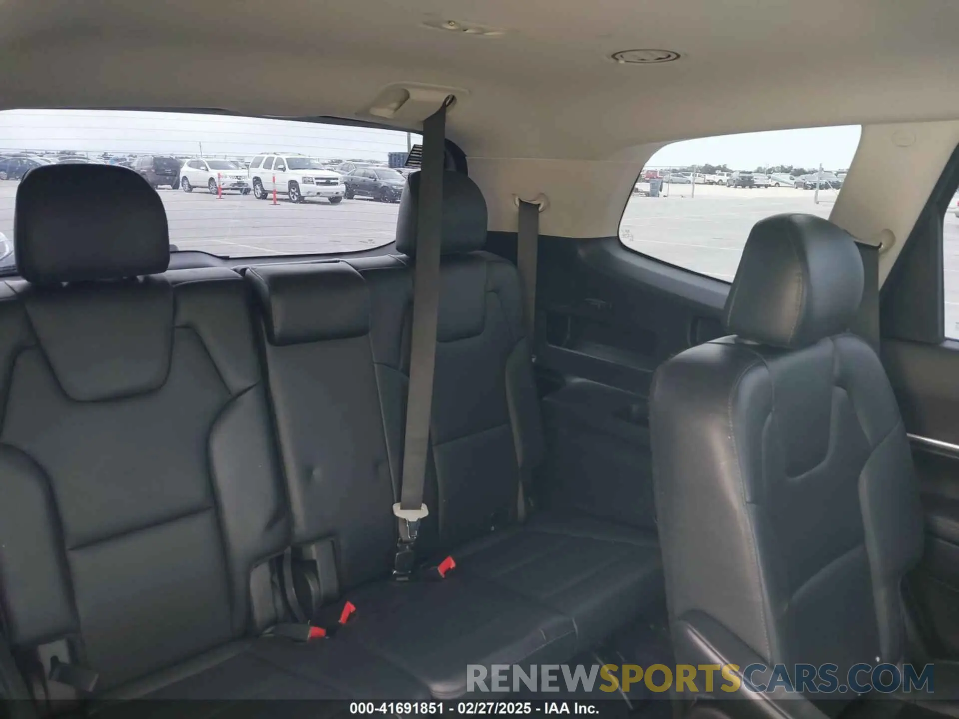 8 Photograph of a damaged car 5XYP64HC9LG016294 KIA TELLURIDE 2020