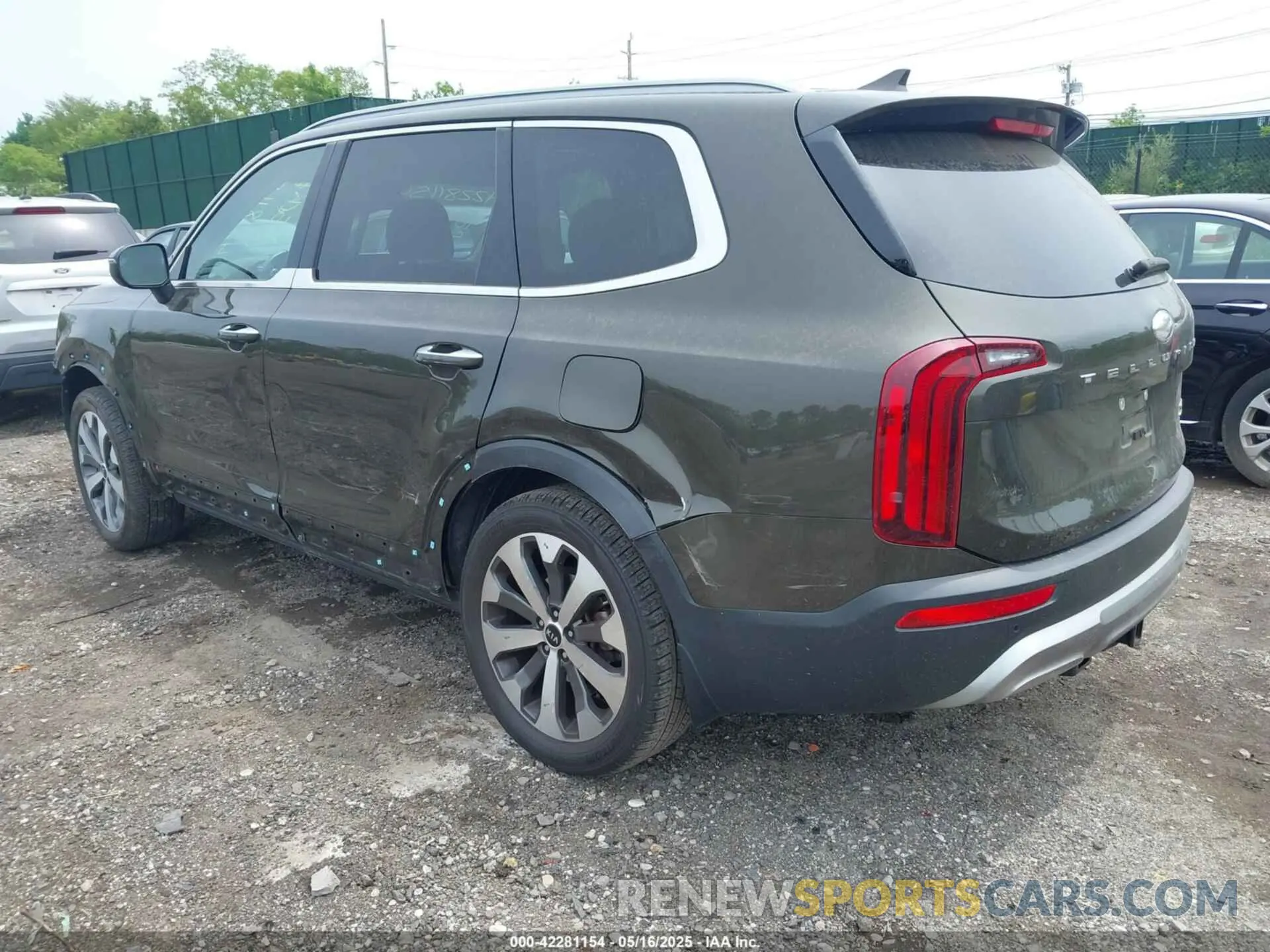 3 Photograph of a damaged car 5XYP64HC9LG030602 KIA TELLURIDE 2020
