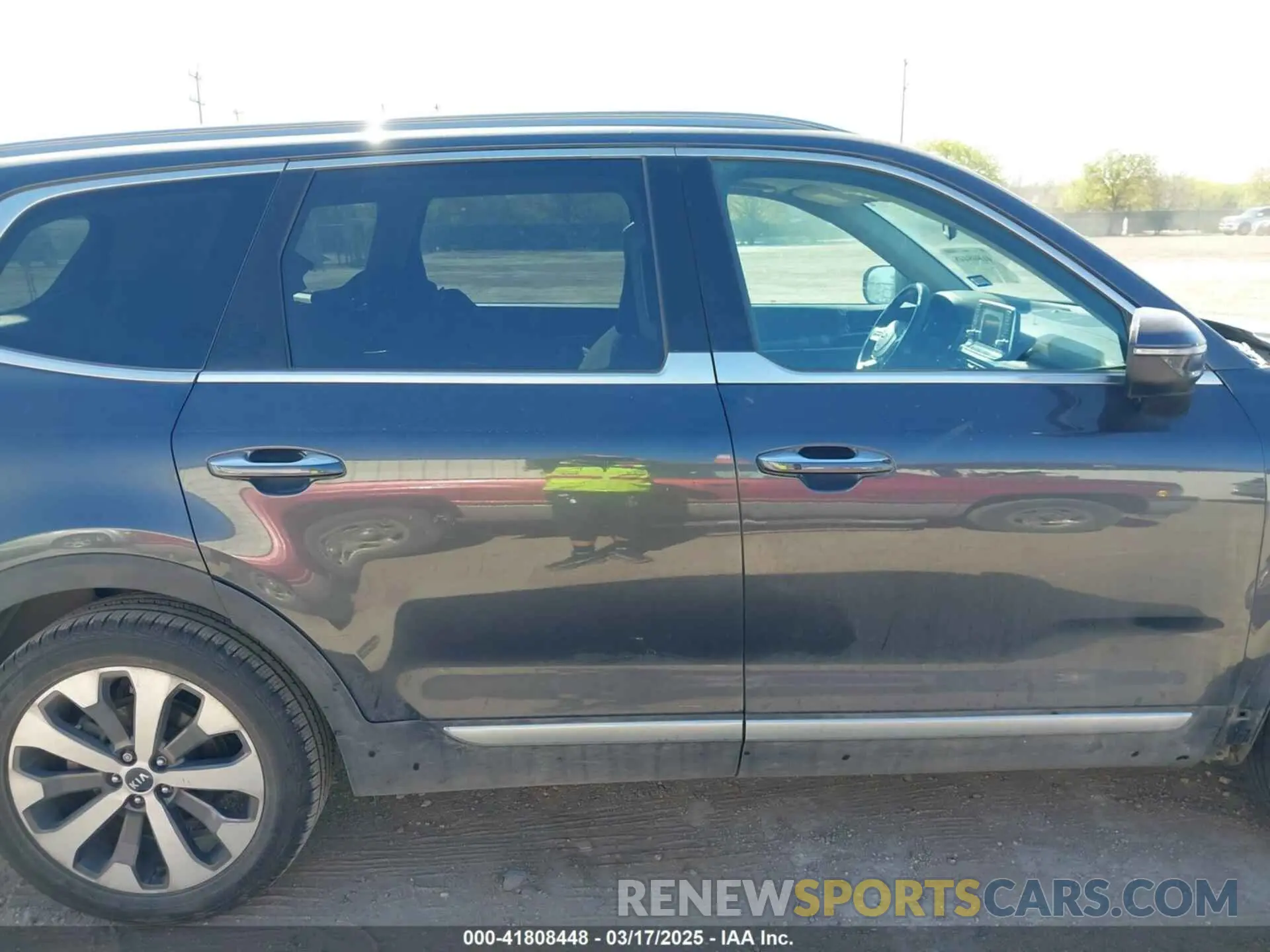13 Photograph of a damaged car 5XYP64HCXLG008043 KIA TELLURIDE 2020