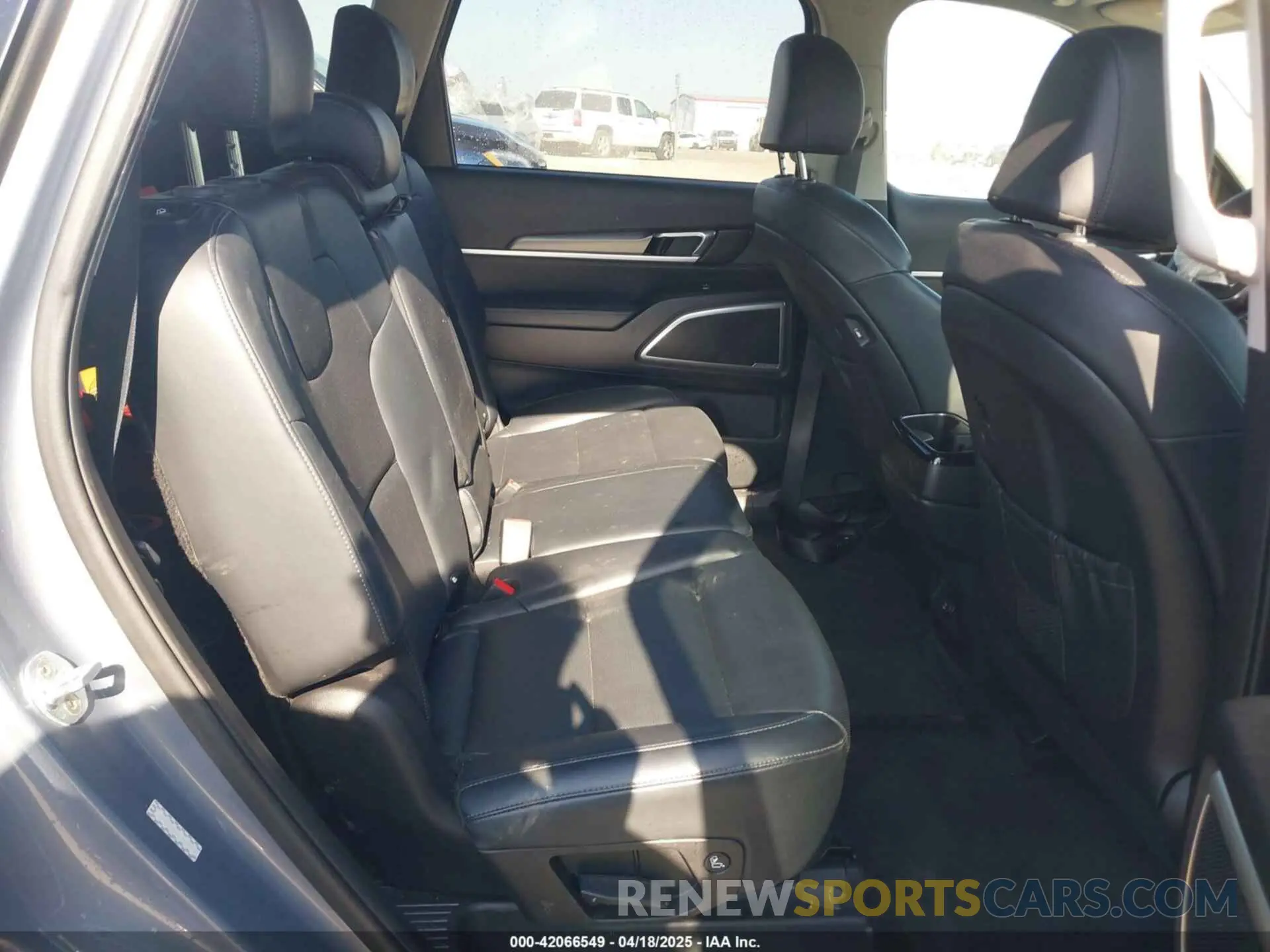 8 Photograph of a damaged car 5XYP64HCXLG010312 KIA TELLURIDE 2020