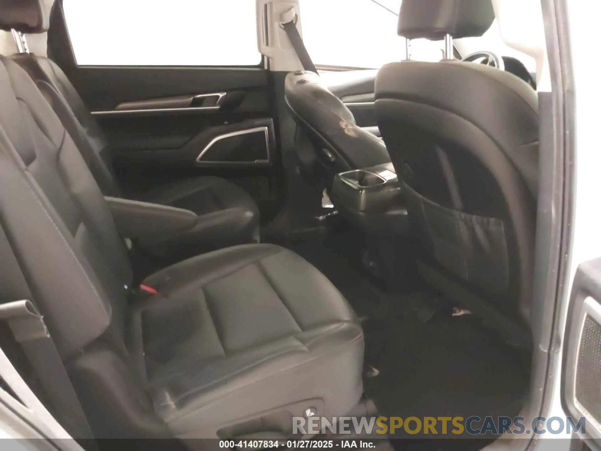 8 Photograph of a damaged car 5XYP64HCXLG028762 KIA TELLURIDE 2020