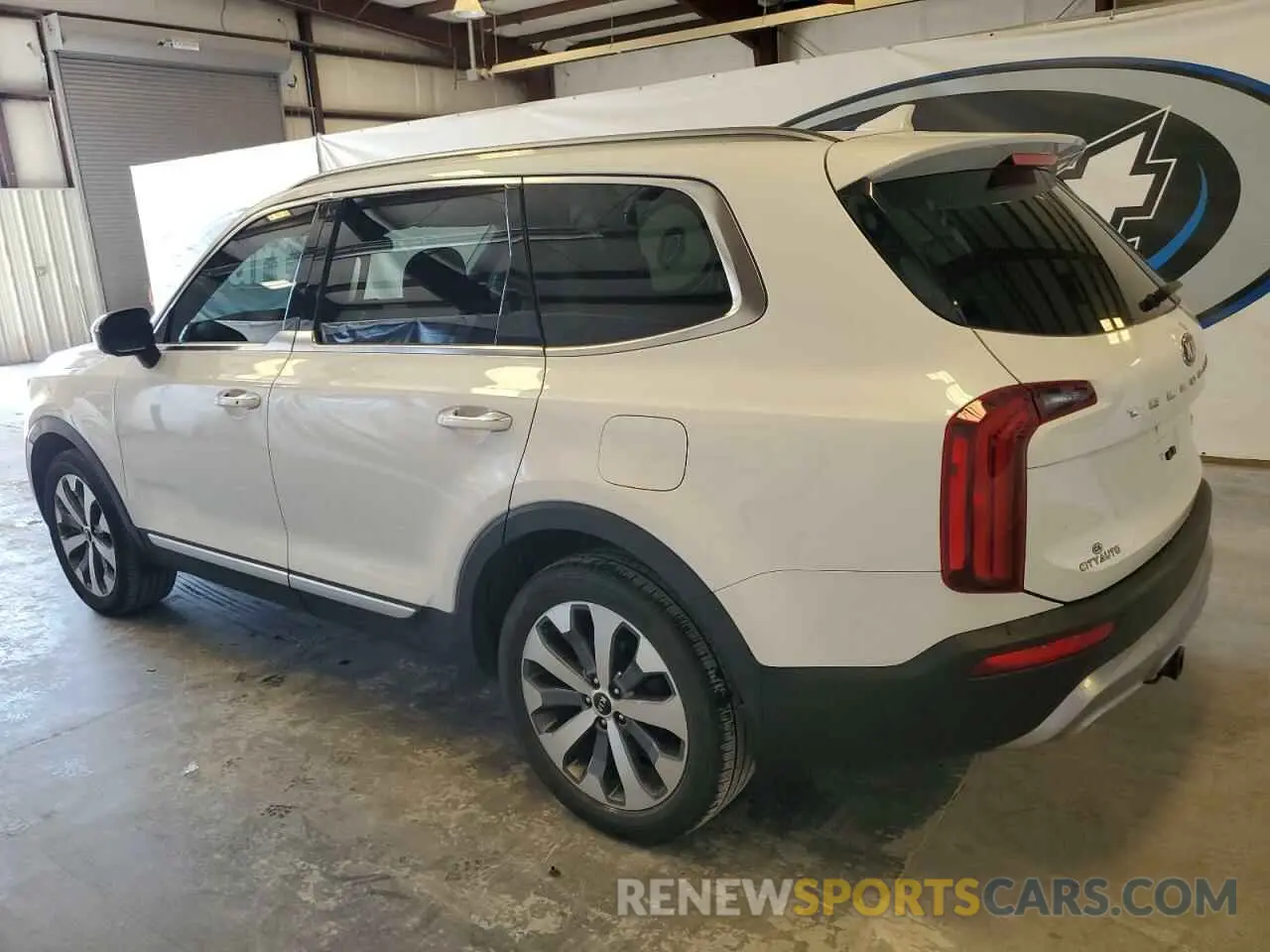 2 Photograph of a damaged car 5XYP64HCXLG048655 KIA TELLURIDE 2020