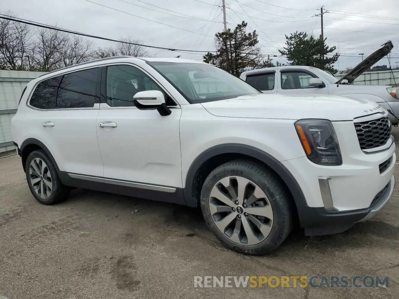 4 Photograph of a damaged car 5XYP6DHC0LG015809 KIA TELLURIDE 2020