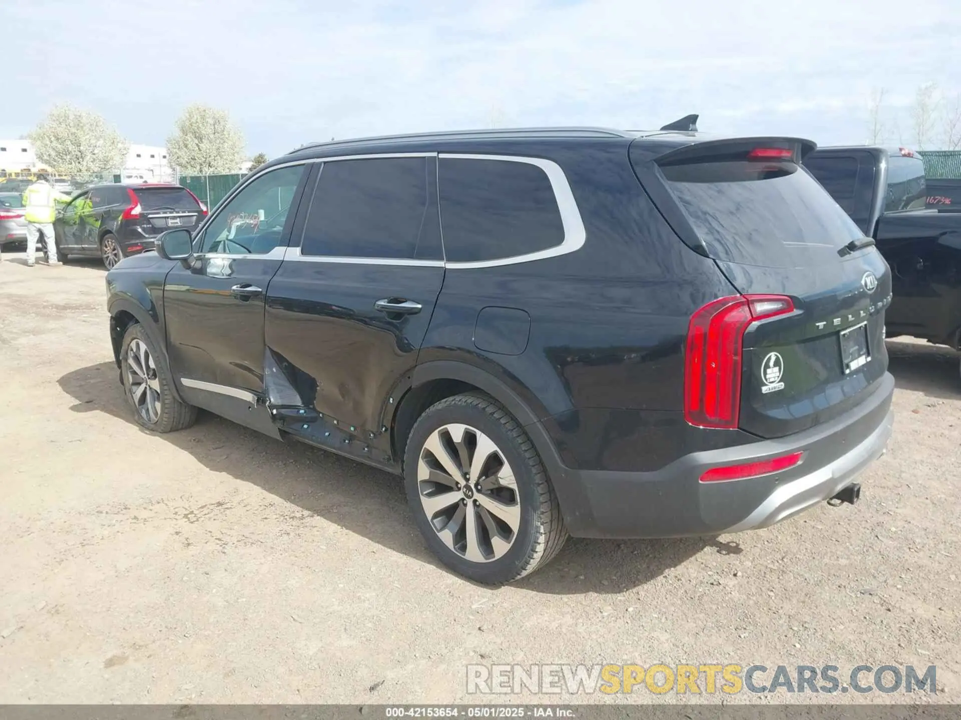 3 Photograph of a damaged car 5XYP6DHC0LG025241 KIA TELLURIDE 2020