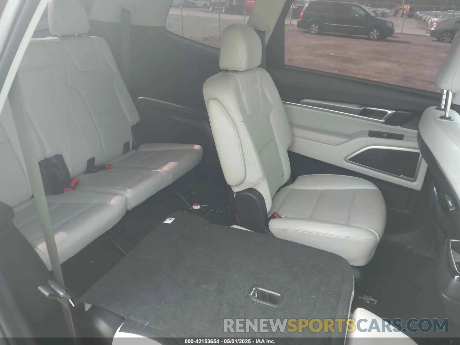 8 Photograph of a damaged car 5XYP6DHC0LG025241 KIA TELLURIDE 2020