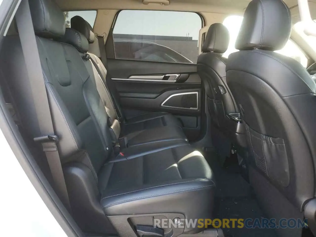 11 Photograph of a damaged car 5XYP6DHC2LG003788 KIA TELLURIDE 2020