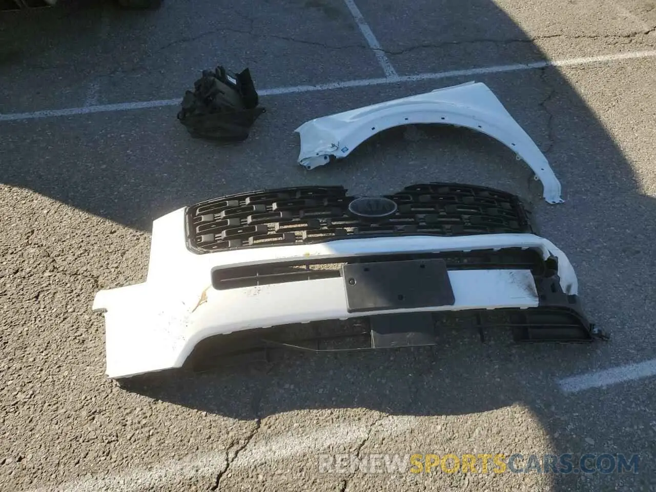 13 Photograph of a damaged car 5XYP6DHC2LG003788 KIA TELLURIDE 2020