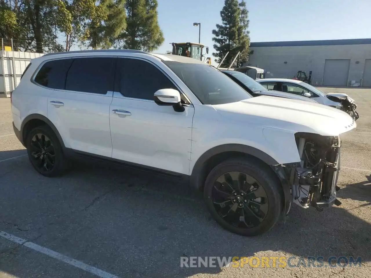 4 Photograph of a damaged car 5XYP6DHC2LG003788 KIA TELLURIDE 2020