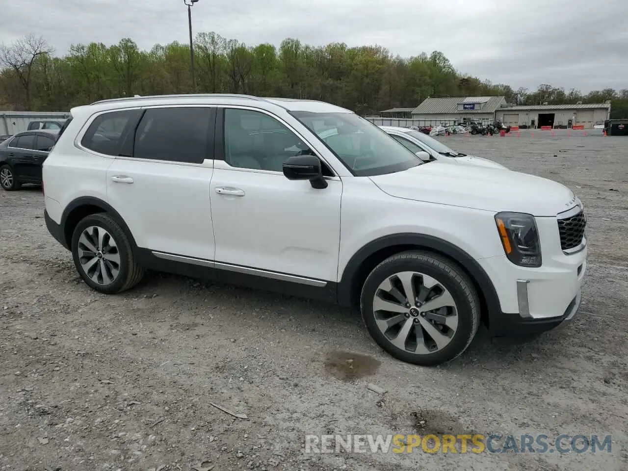 4 Photograph of a damaged car 5XYP6DHC2LG049556 KIA TELLURIDE 2020