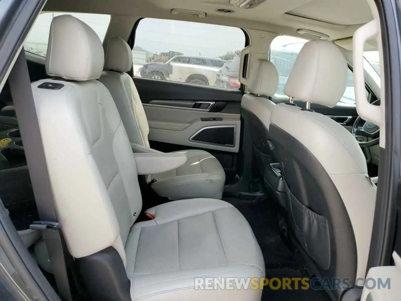 11 Photograph of a damaged car 5XYP6DHC2LG066678 KIA TELLURIDE 2020