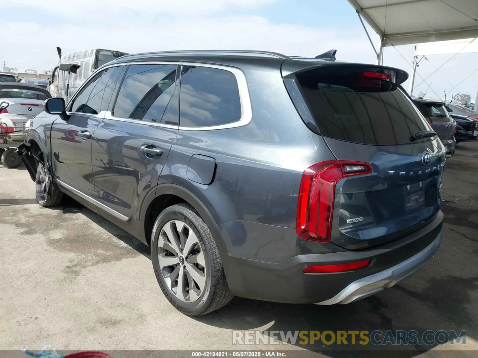 3 Photograph of a damaged car 5XYP6DHC4LG003064 KIA TELLURIDE 2020