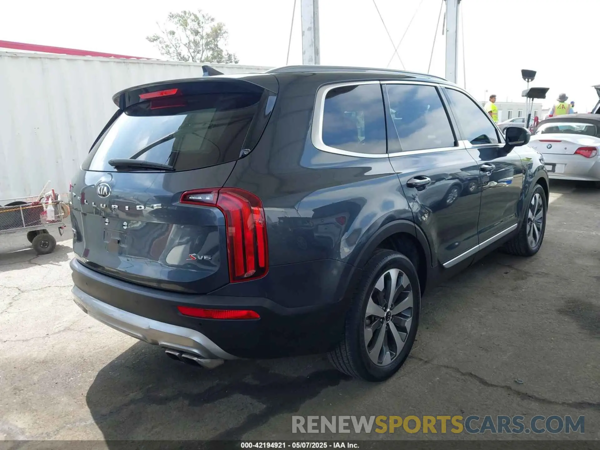 4 Photograph of a damaged car 5XYP6DHC4LG003064 KIA TELLURIDE 2020