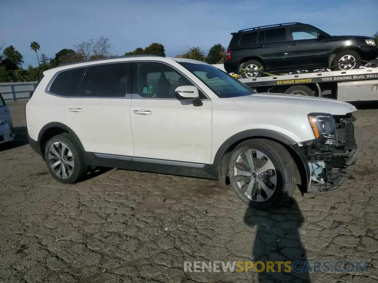 4 Photograph of a damaged car 5XYP6DHC5LG069669 KIA TELLURIDE 2020