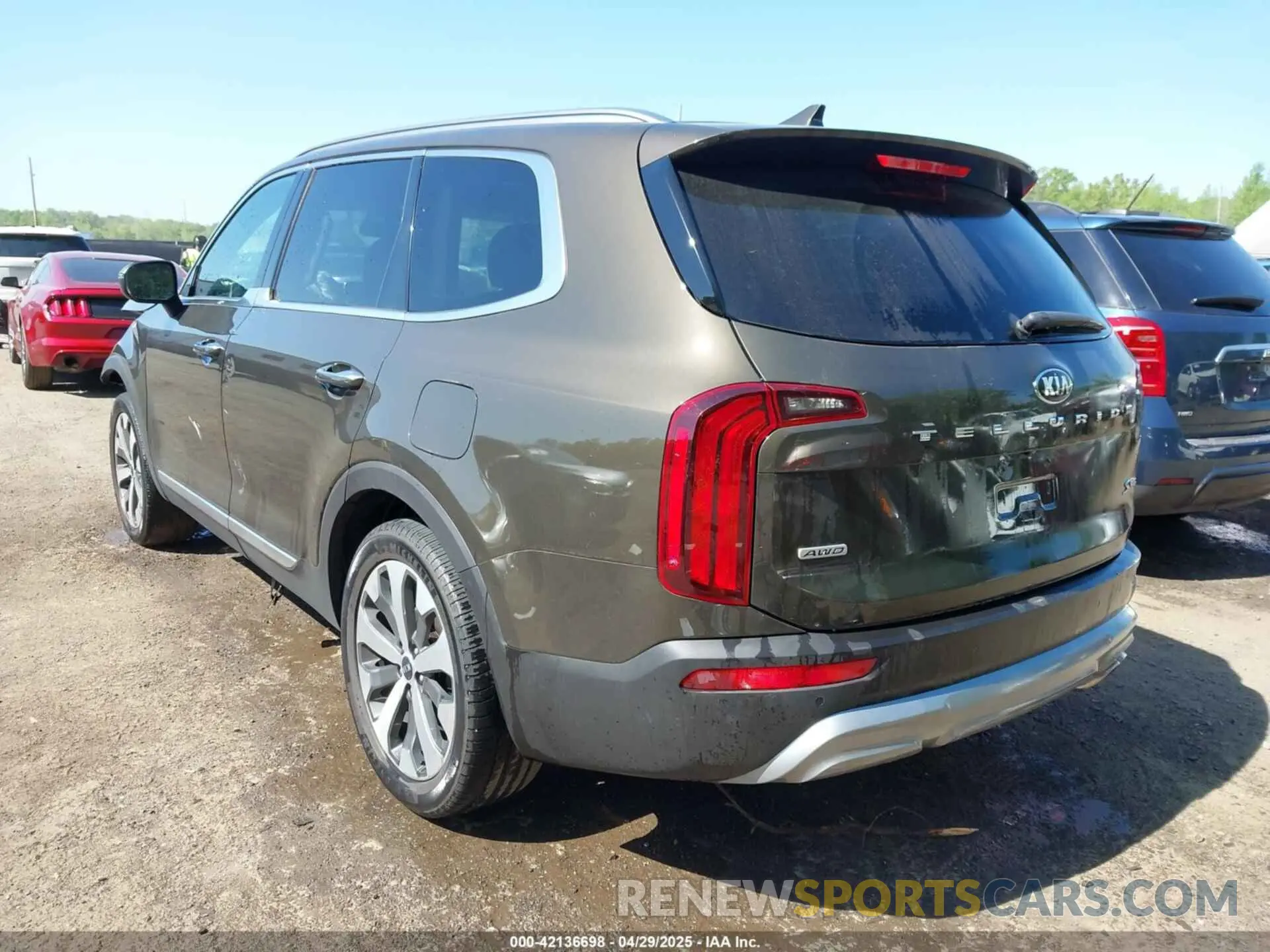 3 Photograph of a damaged car 5XYP6DHC7LG030744 KIA TELLURIDE 2020