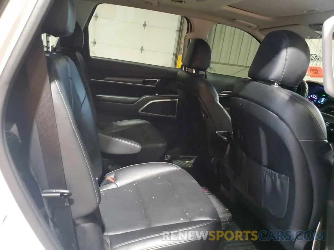 11 Photograph of a damaged car 5XYP6DHC7LG064389 KIA TELLURIDE 2020