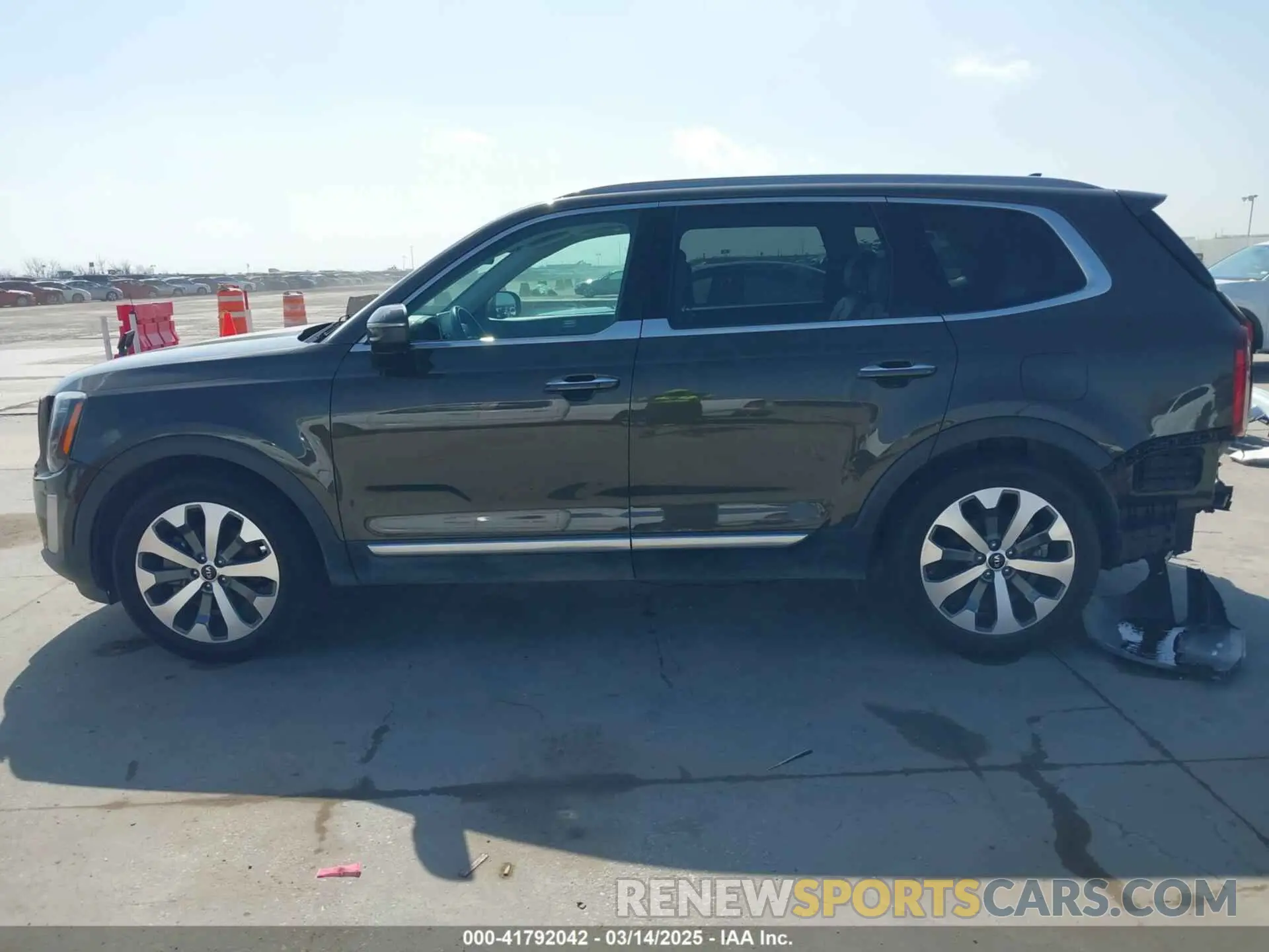 14 Photograph of a damaged car 5XYP6DHC8LG003651 KIA TELLURIDE 2020