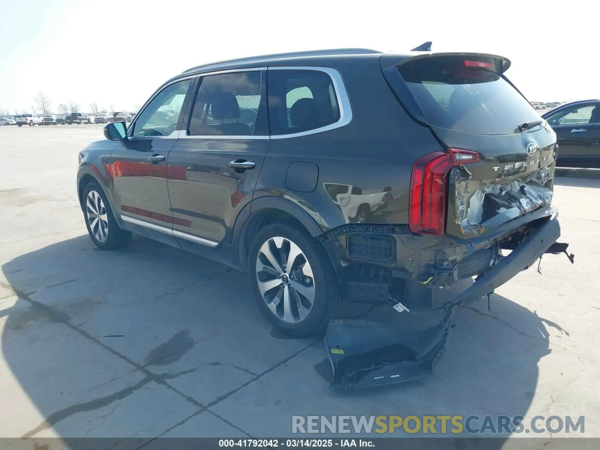 3 Photograph of a damaged car 5XYP6DHC8LG003651 KIA TELLURIDE 2020