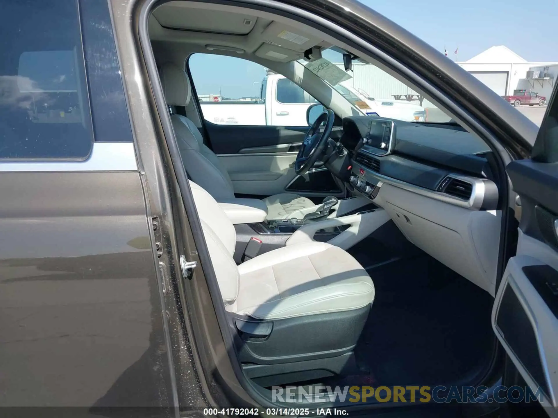 5 Photograph of a damaged car 5XYP6DHC8LG003651 KIA TELLURIDE 2020