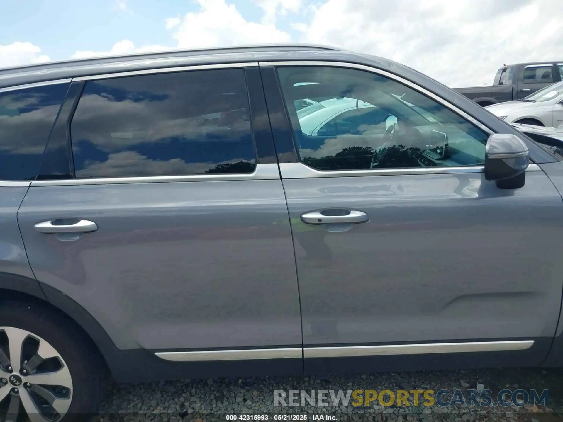 13 Photograph of a damaged car 5XYP6DHC8LG023365 KIA TELLURIDE 2020