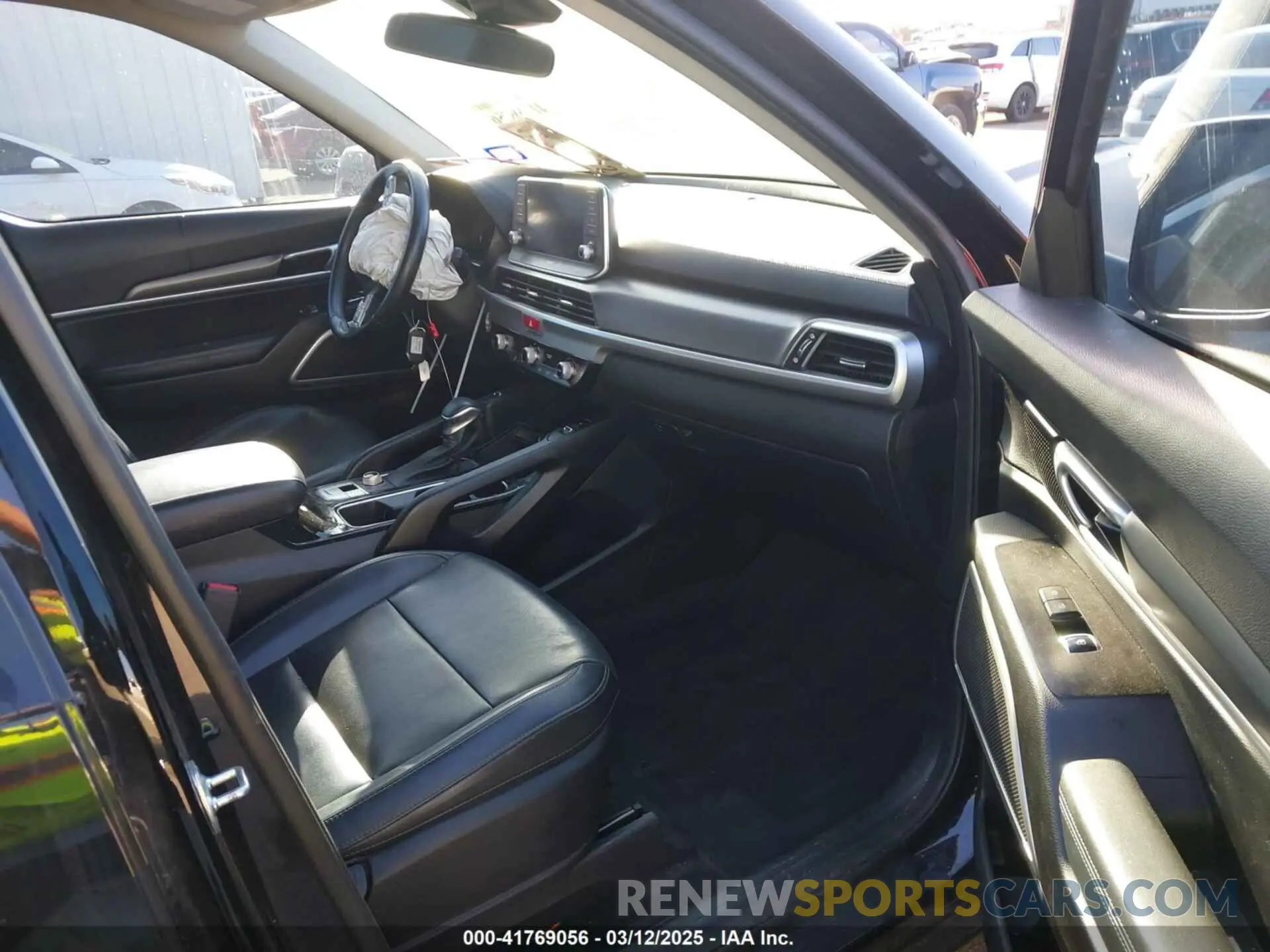 5 Photograph of a damaged car 5XYP6DHC8LG050601 KIA TELLURIDE 2020