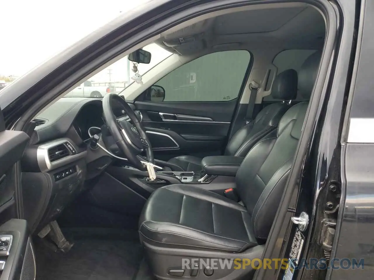7 Photograph of a damaged car 5XYP6DHC9LG083736 KIA TELLURIDE 2020