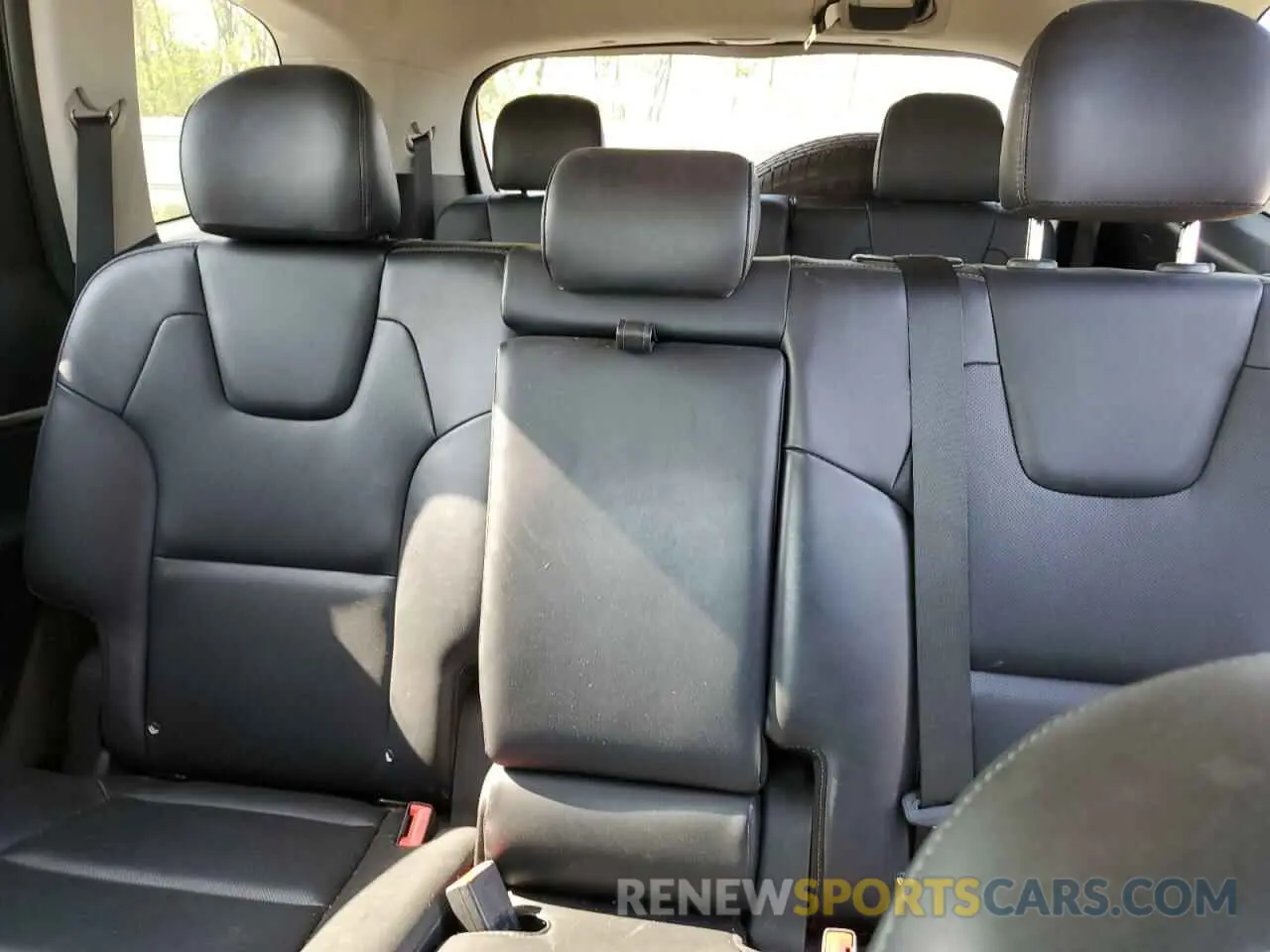 10 Photograph of a damaged car 5XYP24HC6MG127592 KIA TELLURIDE 2021