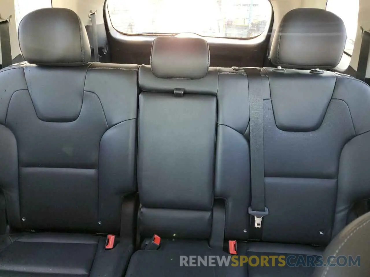 10 Photograph of a damaged car 5XYP24HC9MG102153 KIA TELLURIDE 2021