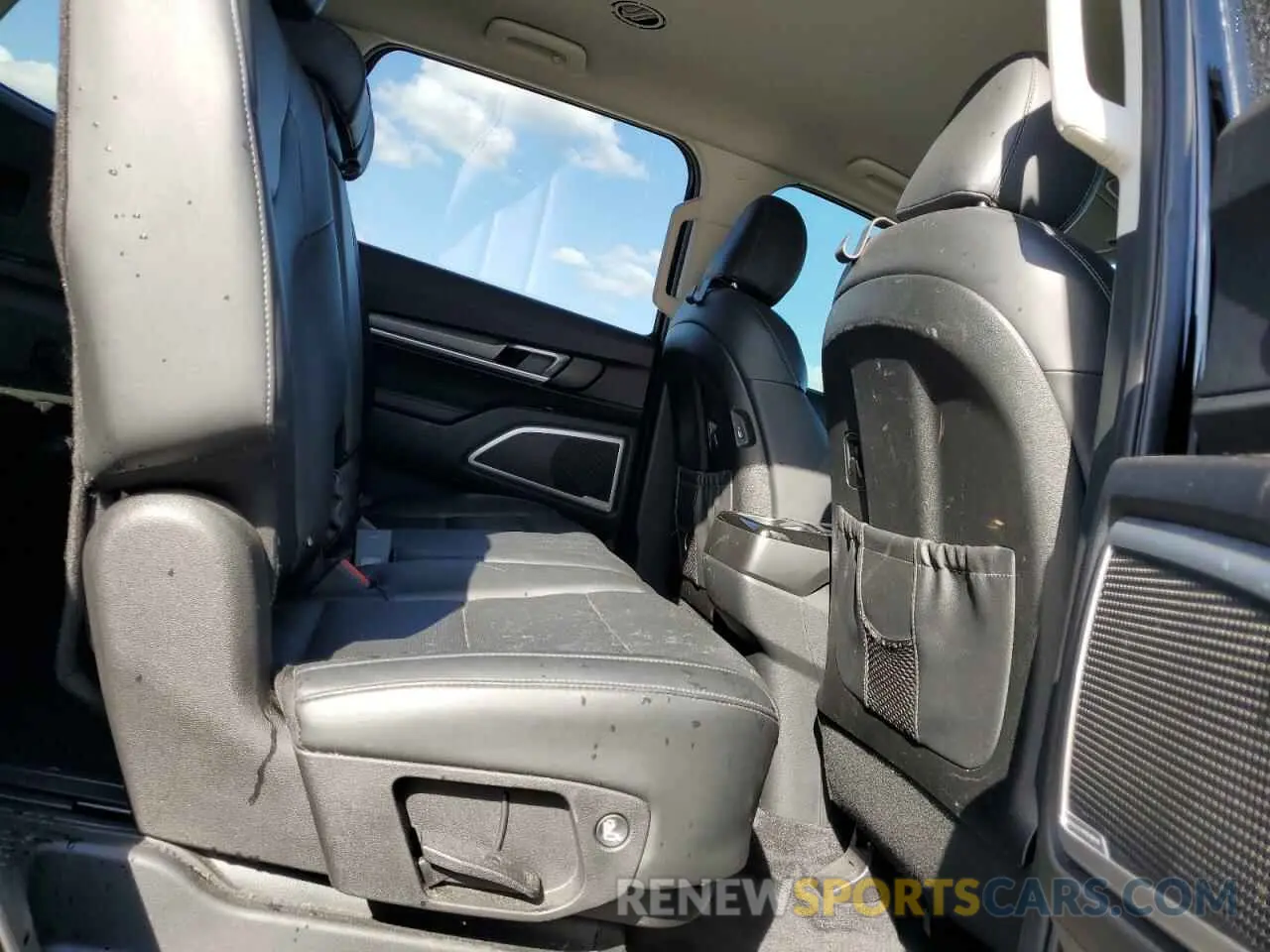 11 Photograph of a damaged car 5XYP24HC9MG102153 KIA TELLURIDE 2021