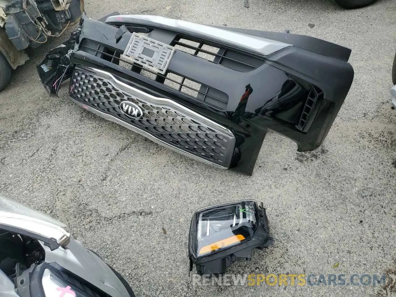 13 Photograph of a damaged car 5XYP24HC9MG102153 KIA TELLURIDE 2021