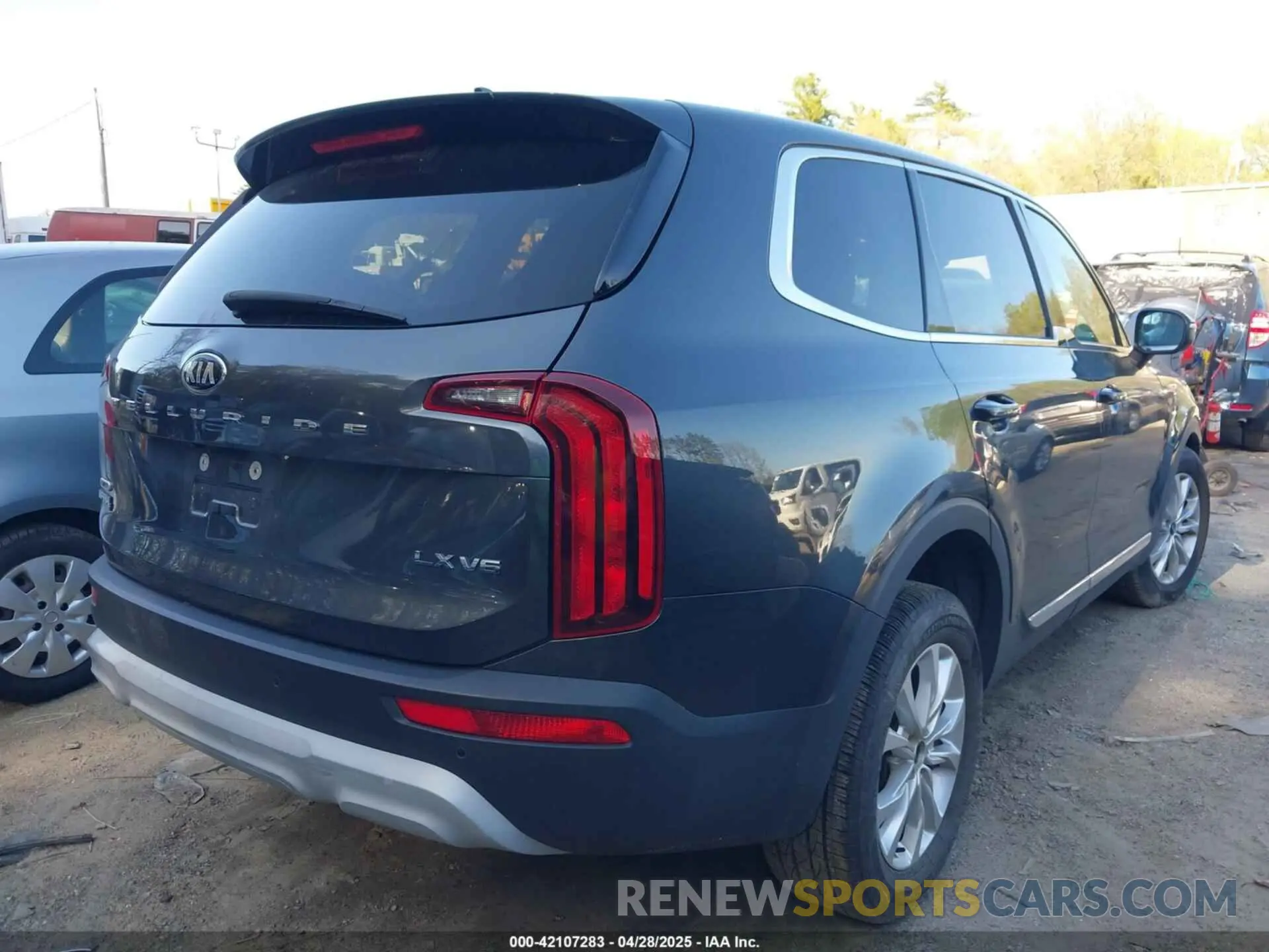 4 Photograph of a damaged car 5XYP2DHC2MG168172 KIA TELLURIDE 2021