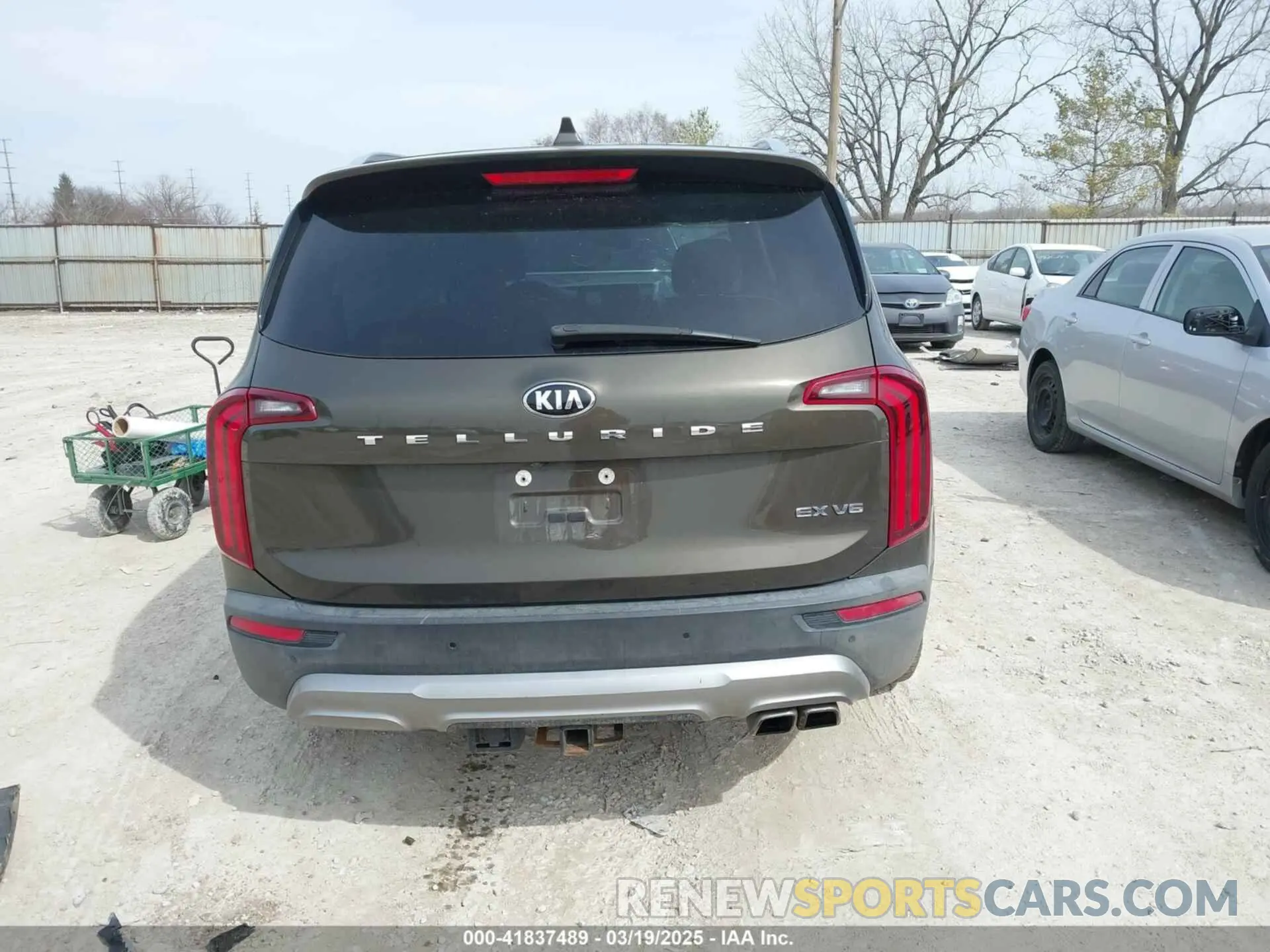 17 Photograph of a damaged car 5XYP34HC0MG162318 KIA TELLURIDE 2021