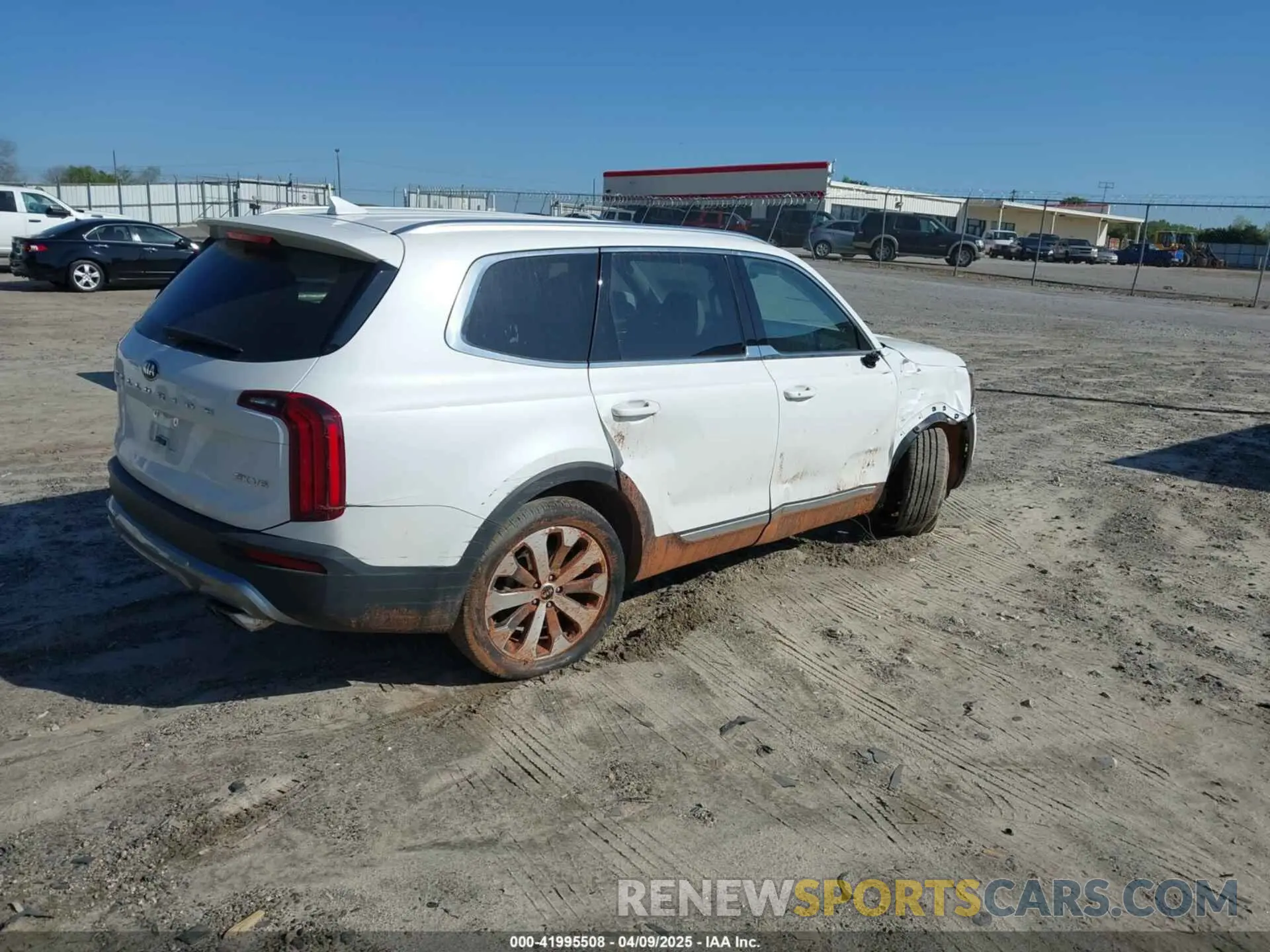 4 Photograph of a damaged car 5XYP34HC2MG112293 KIA TELLURIDE 2021