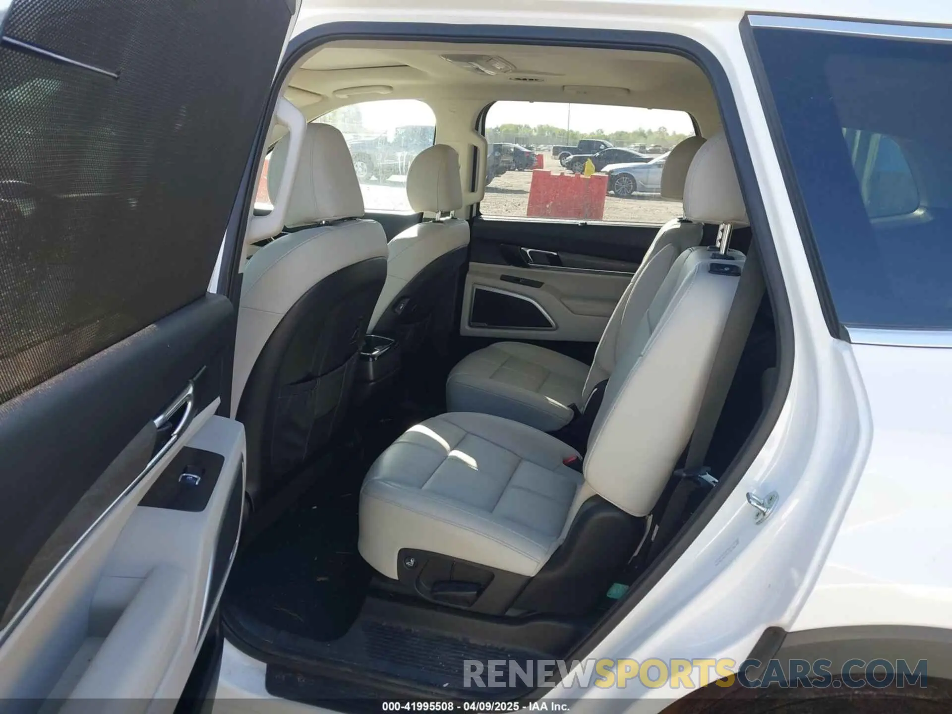 8 Photograph of a damaged car 5XYP34HC2MG112293 KIA TELLURIDE 2021