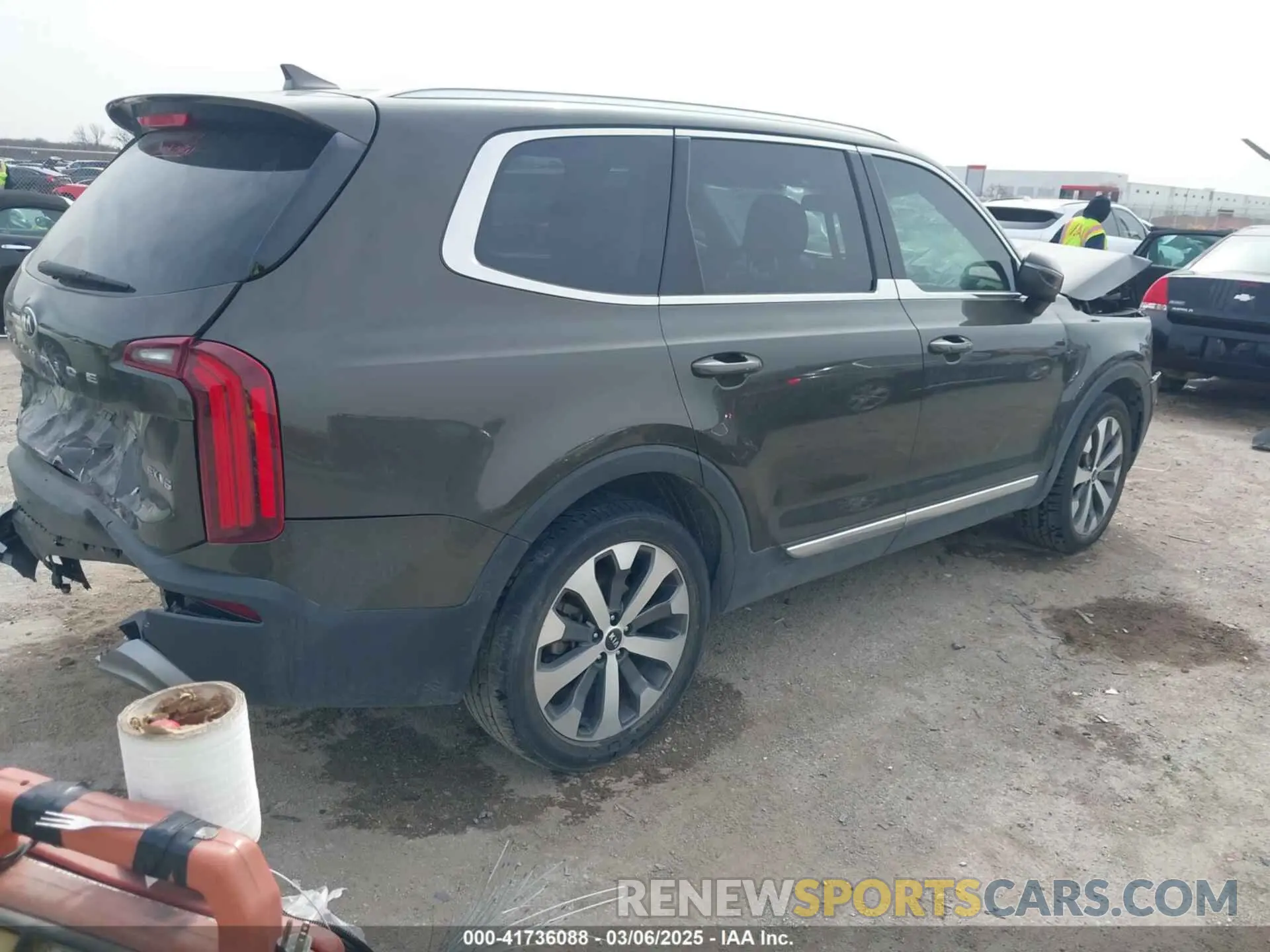 4 Photograph of a damaged car 5XYP34HC7MG145841 KIA TELLURIDE 2021