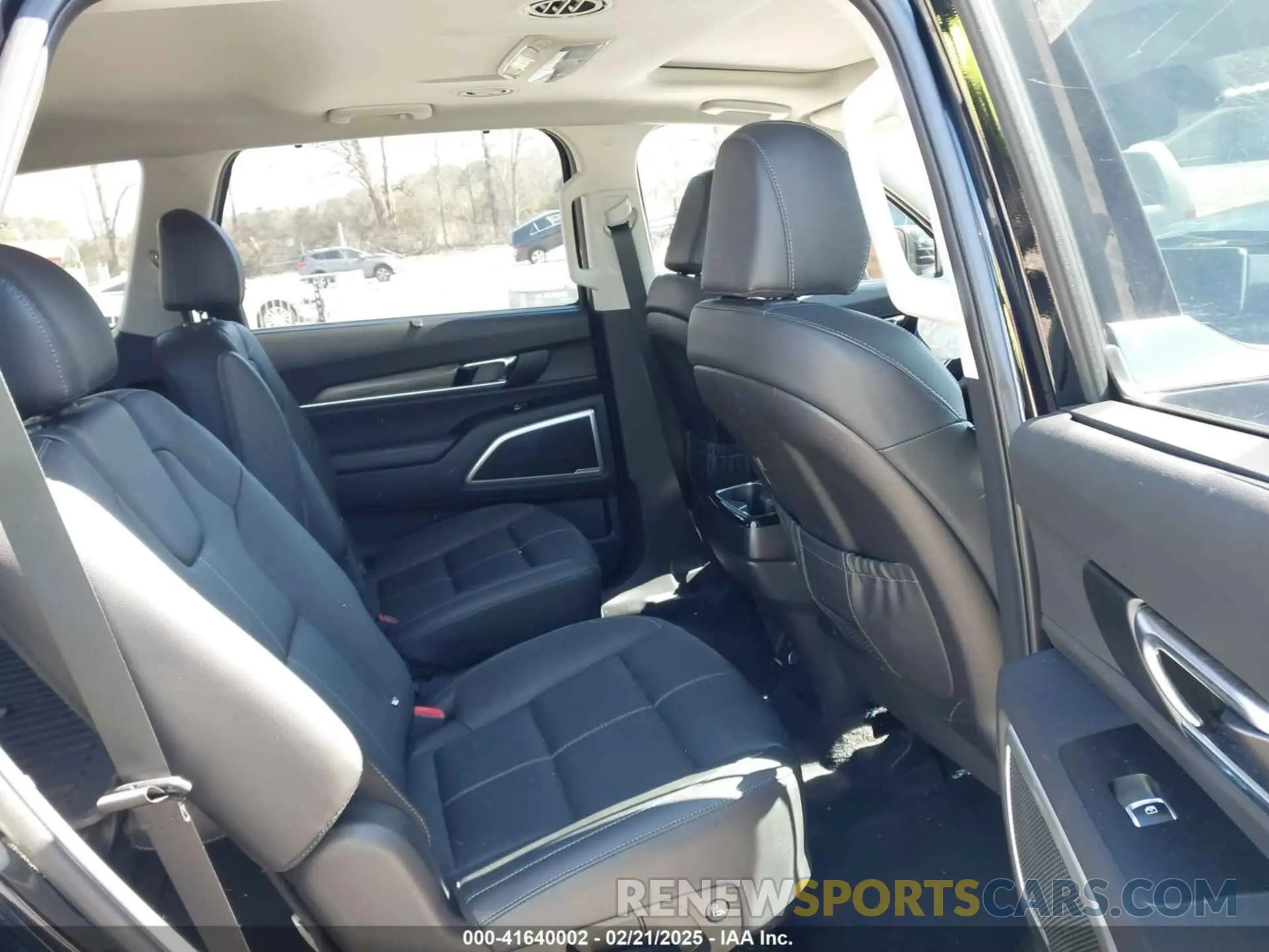 8 Photograph of a damaged car 5XYP34HC7MG170724 KIA TELLURIDE 2021