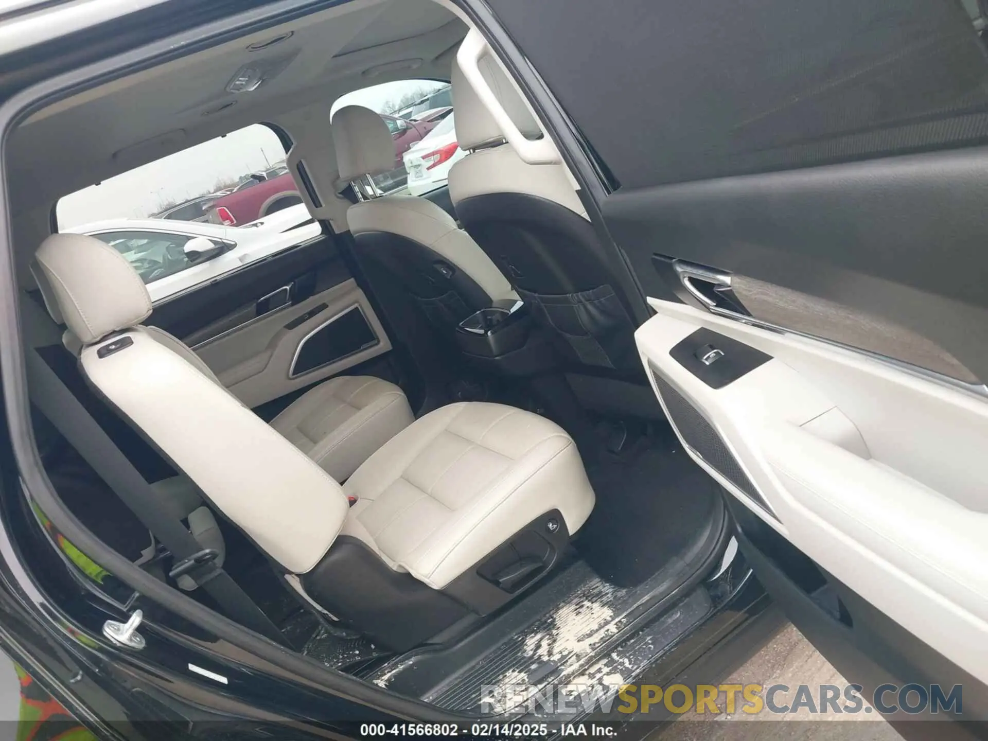 8 Photograph of a damaged car 5XYP3DHC0MG103186 KIA TELLURIDE 2021