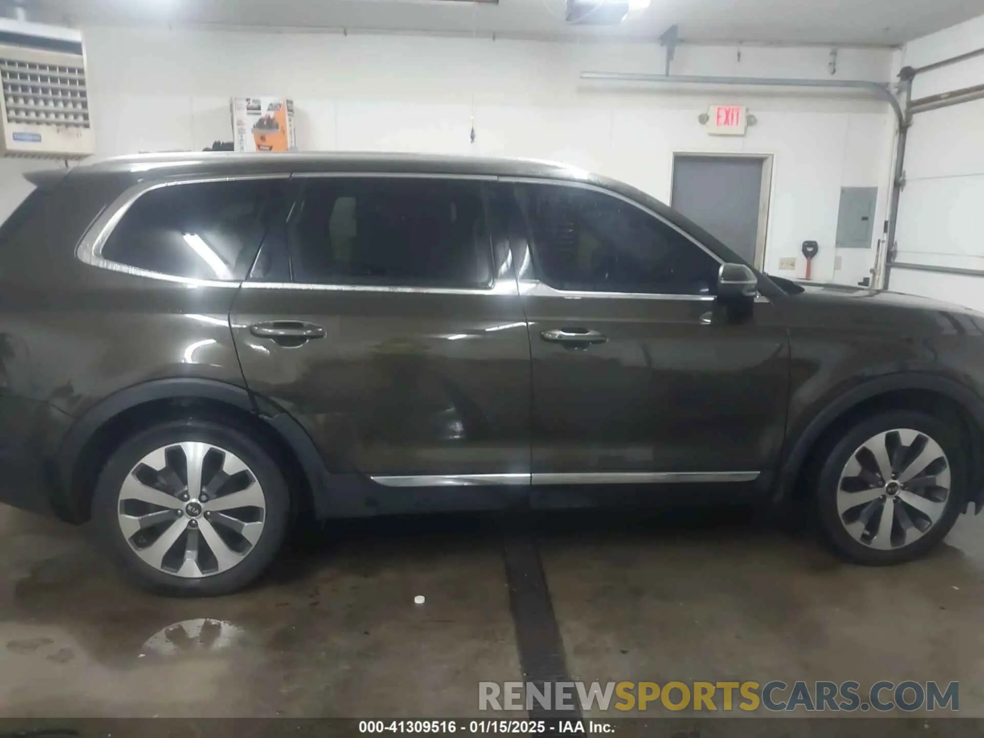 13 Photograph of a damaged car 5XYP3DHC1MG117789 KIA TELLURIDE 2021