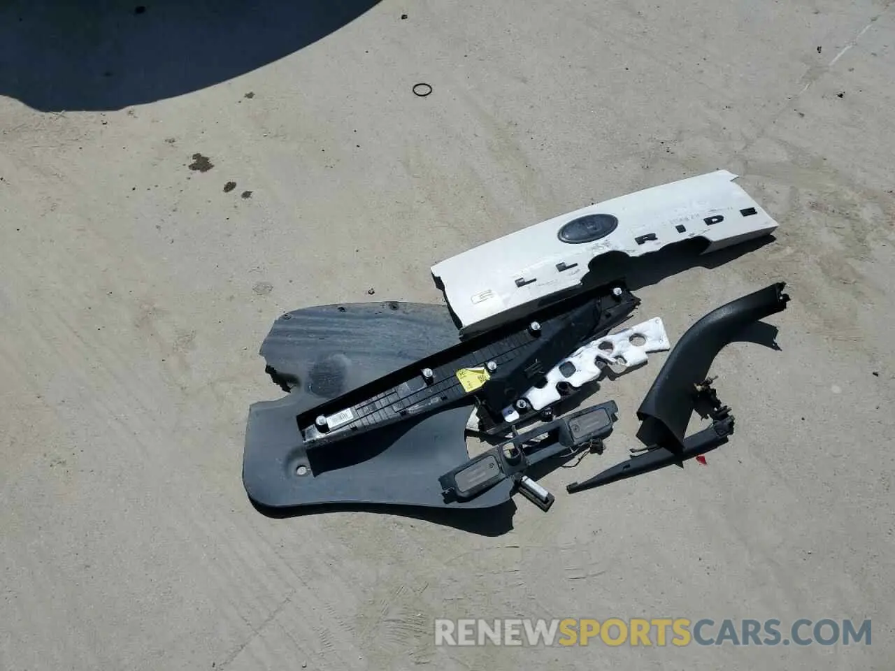 13 Photograph of a damaged car 5XYP3DHC7MG156788 KIA TELLURIDE 2021