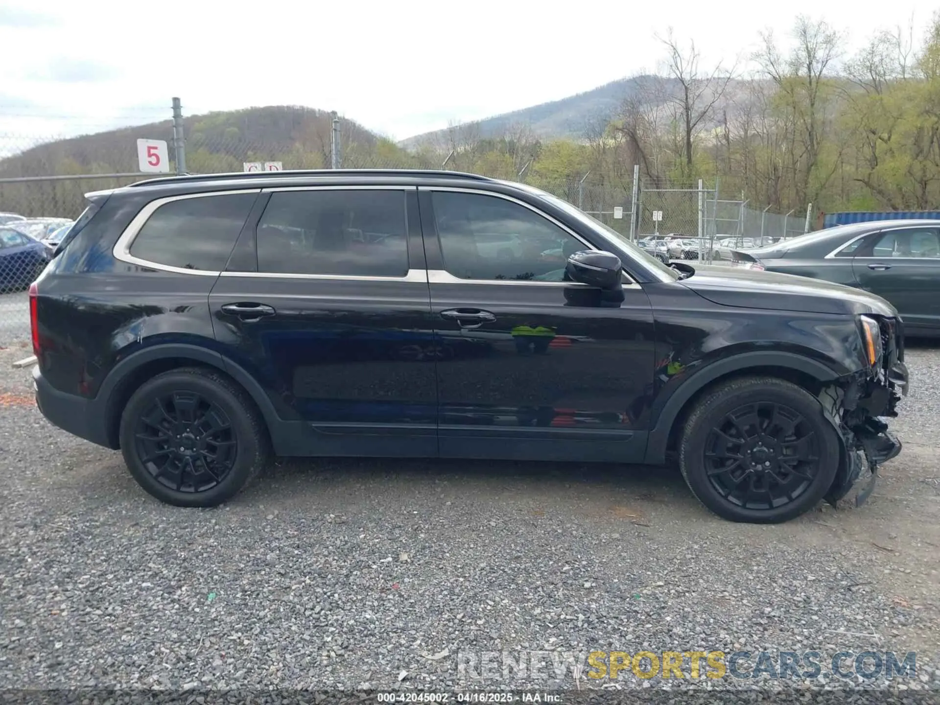 13 Photograph of a damaged car 5XYP3DHC9MG182549 KIA TELLURIDE 2021