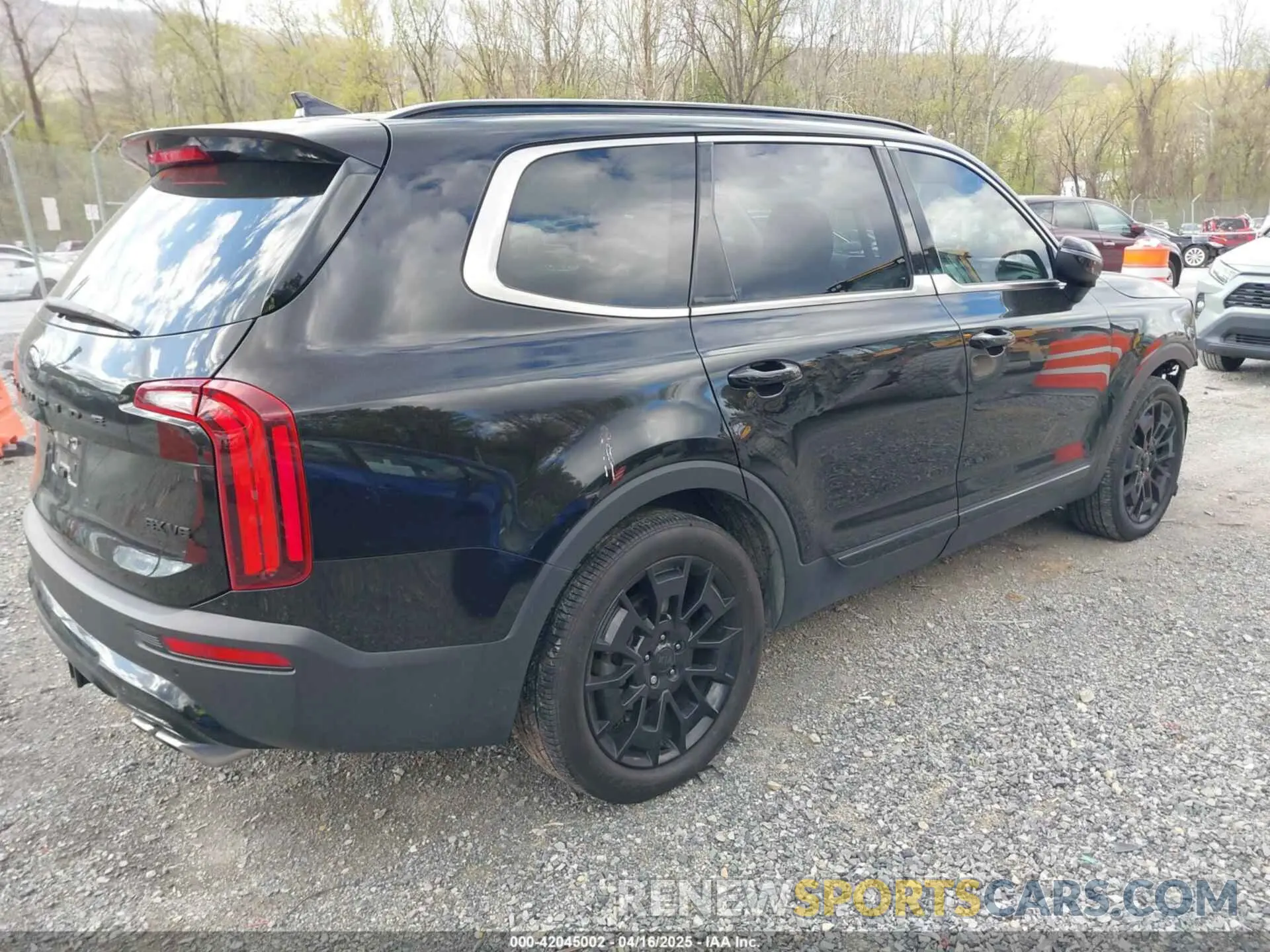4 Photograph of a damaged car 5XYP3DHC9MG182549 KIA TELLURIDE 2021