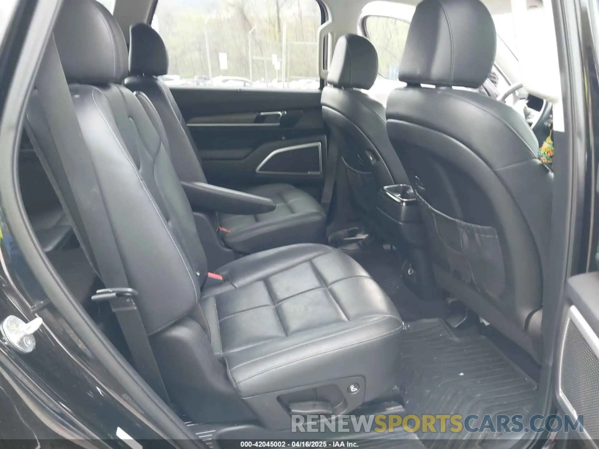 8 Photograph of a damaged car 5XYP3DHC9MG182549 KIA TELLURIDE 2021