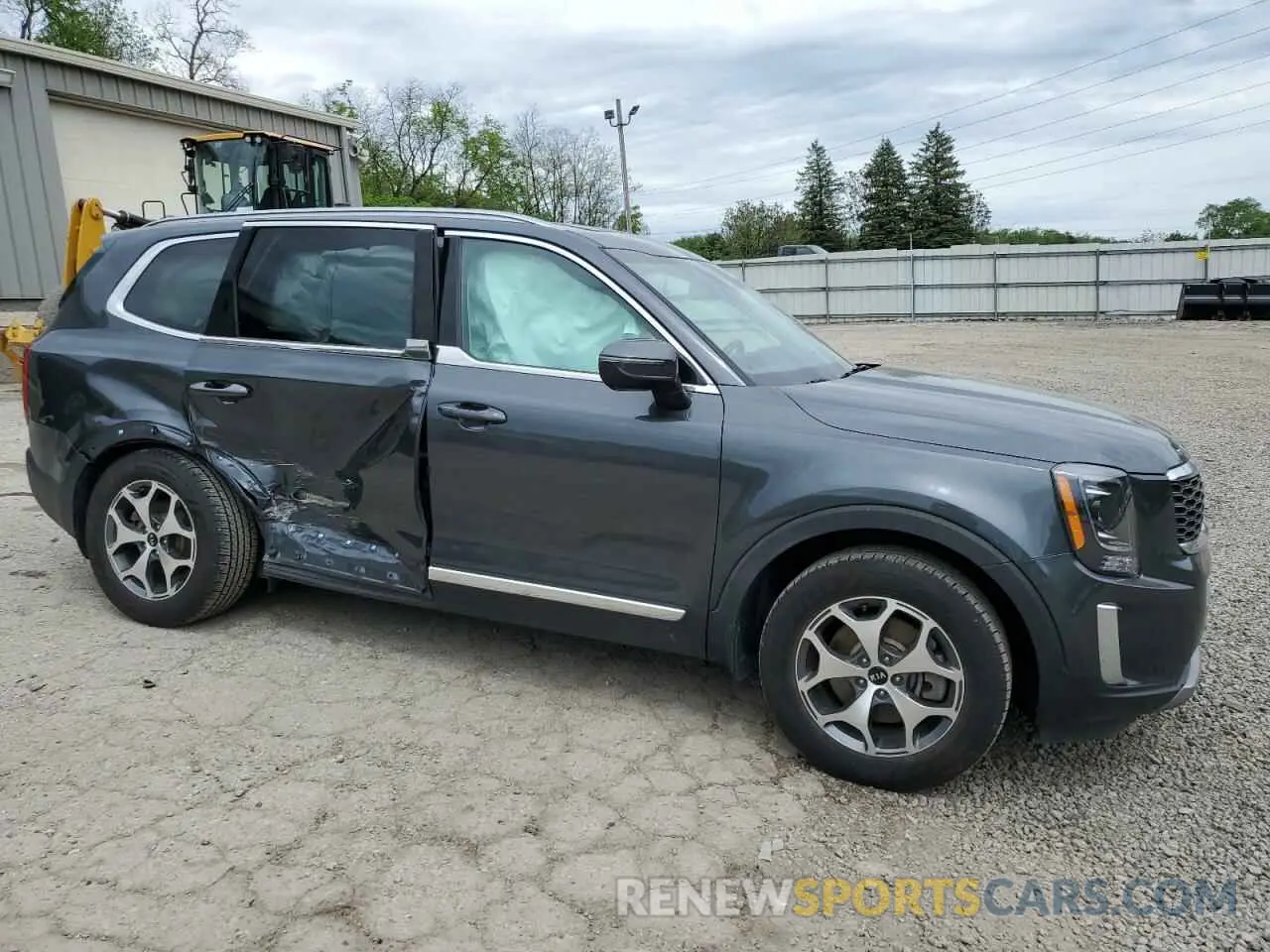 4 Photograph of a damaged car 5XYP3DHCXMG148538 KIA TELLURIDE 2021