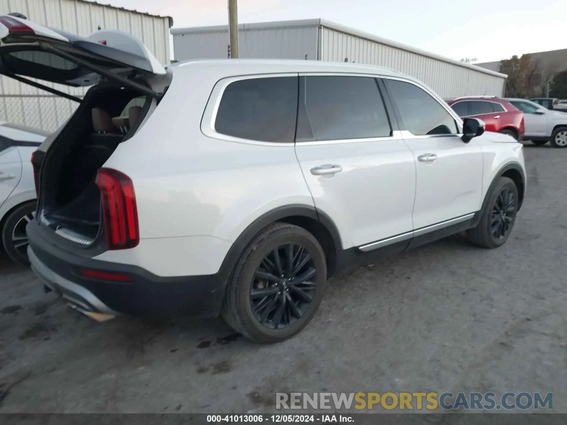 4 Photograph of a damaged car 5XYP5DHC2MG112353 KIA TELLURIDE 2021
